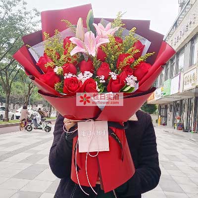 鹰潭19朵红玫瑰百合，与你幸福前行